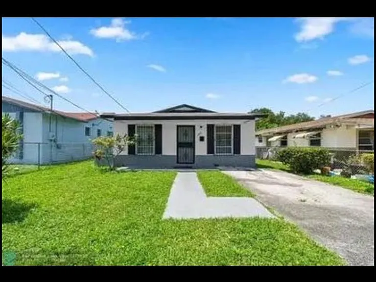 2221 NW 59th St — Photo 31