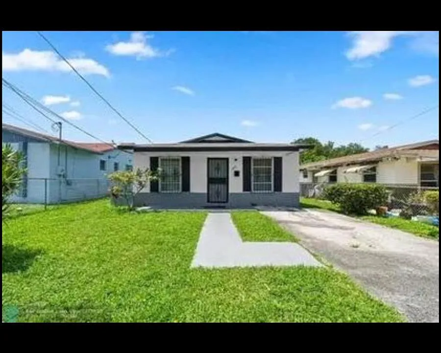 2221 NW 59th St #1