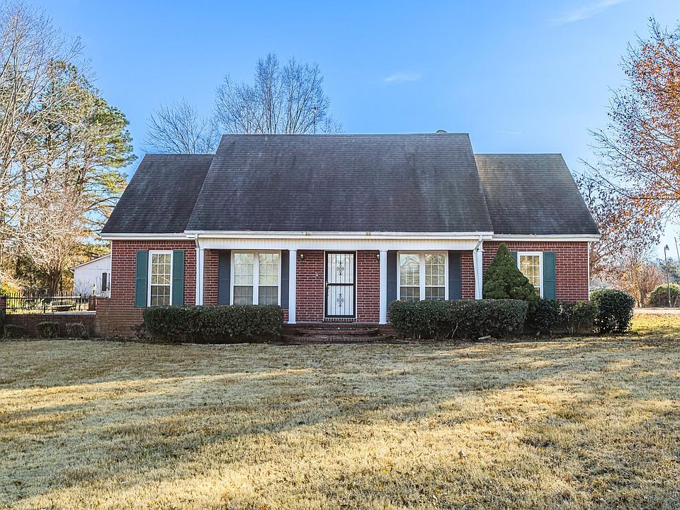 1st image of 1740 Oak Grove Dr