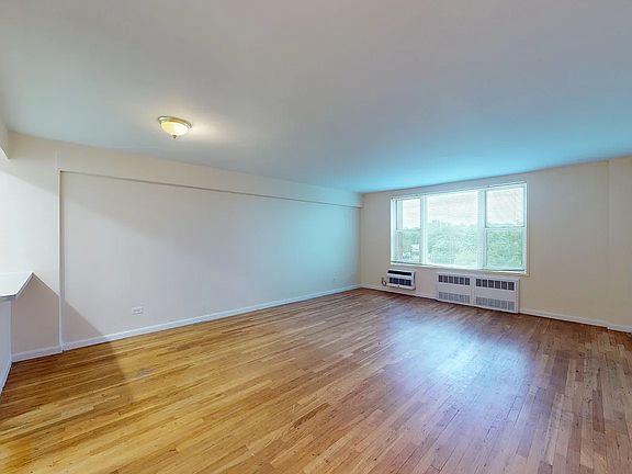 5th image of 24520 Grand Central Pkwy APT 6H