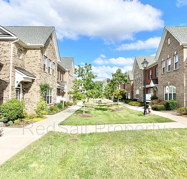 4808 Village Walk — Photo 22