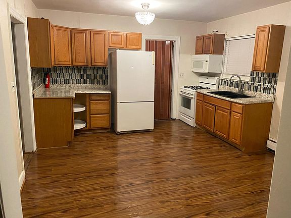 4th image of 2213 Hanson Ave