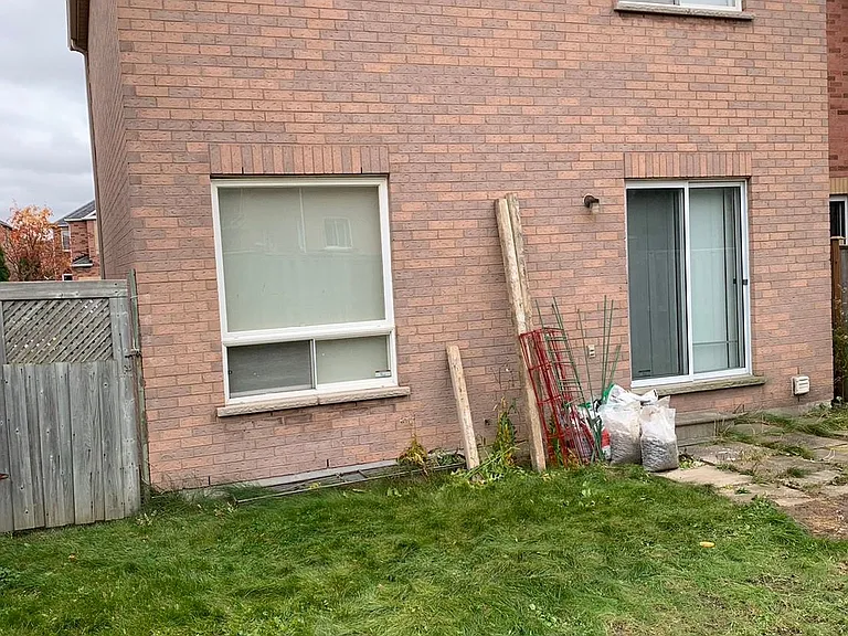 147 Cairncross Cres S — Photo 27
