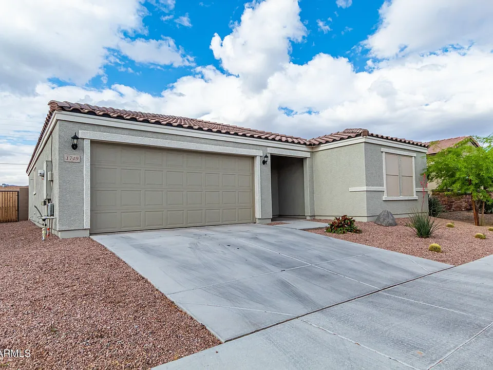 1749 E Chanute Pass
