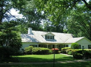 10 Norfolk Rd, Great Neck, NY 11020