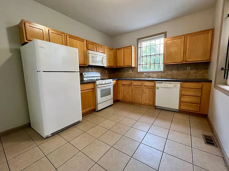 2154 N Carlisle St — Photo 5