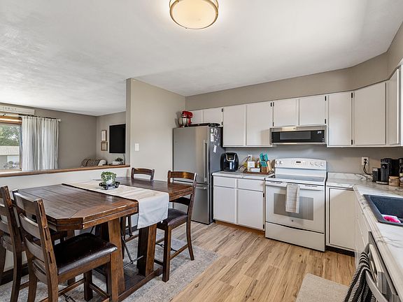 4th image of 520 Bluebird Dr