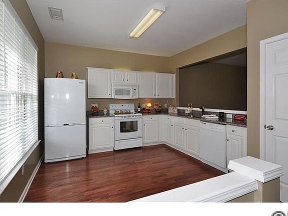 3rd image of 3295 Mannington Dr #00