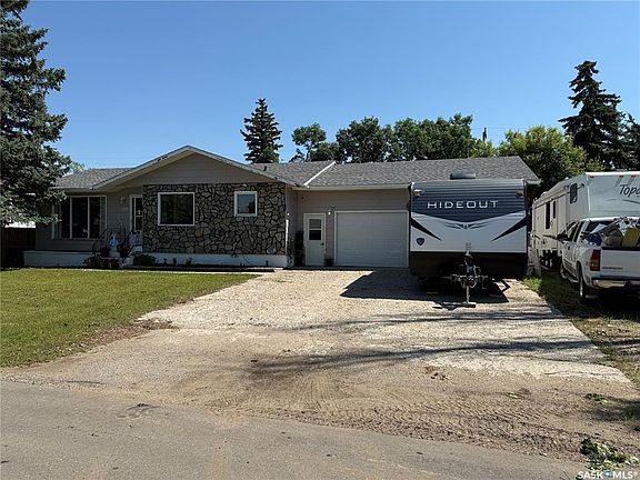 3rd image of 409 McKay STREET