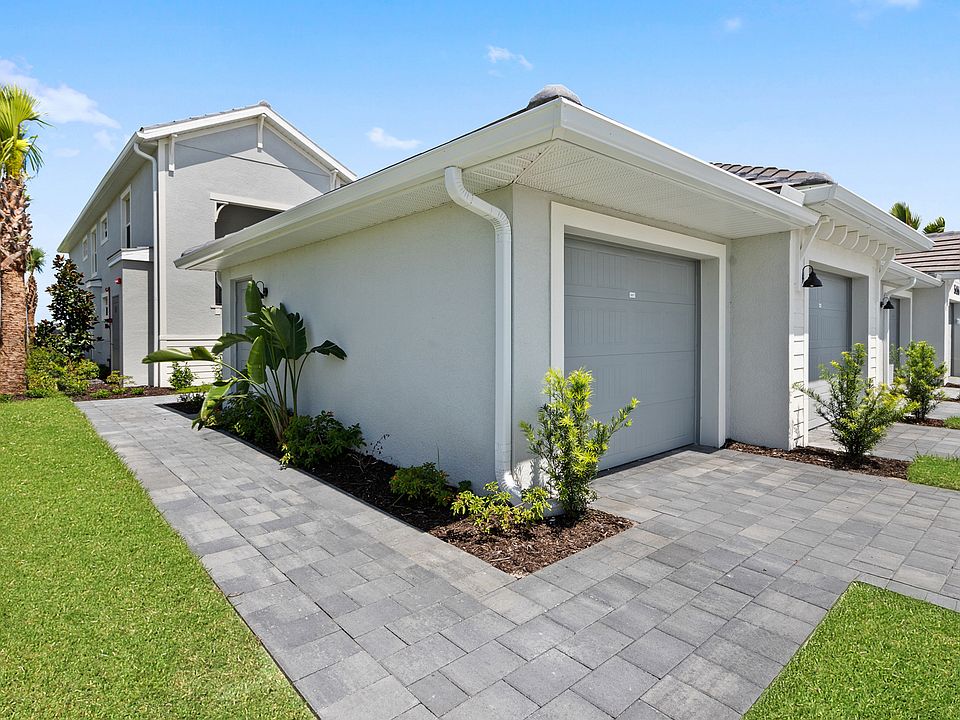 Wellen Park Arabella Streetscape Tile Roof