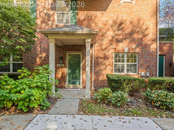 39688 Rockcrest Ln, Northville, MI 48168
