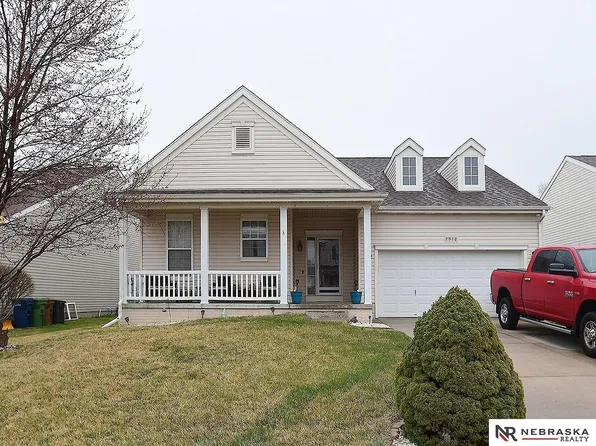 2912 Halifax Dr, Bellevue, NE 68123
