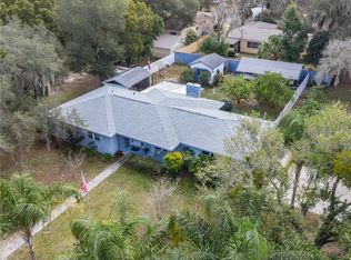 121 W Anglewood Dr, Brandon, FL 33511