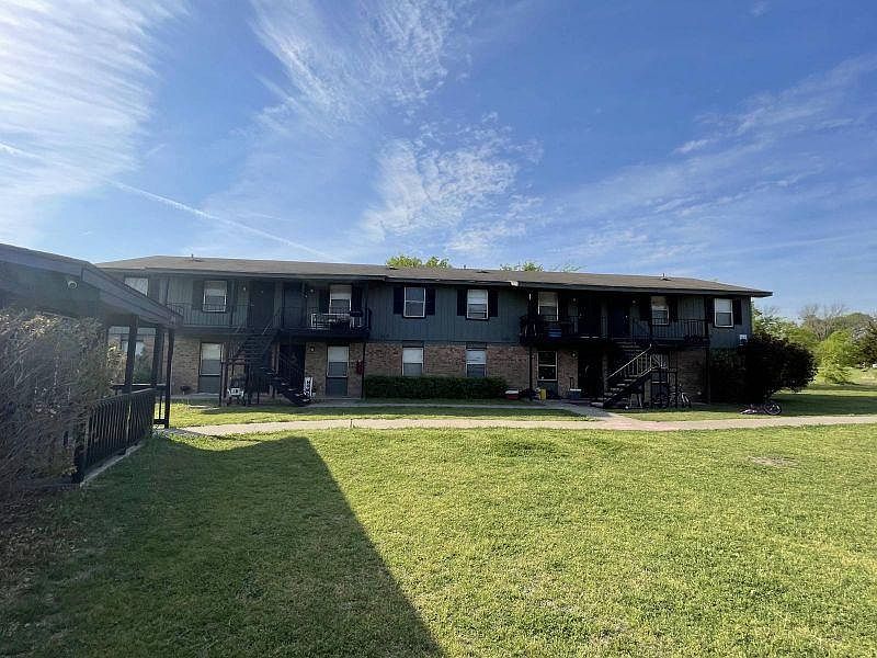 1st image of 2700 Sunny Ln #24