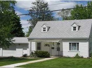 305 E Main St, Rockford, MI