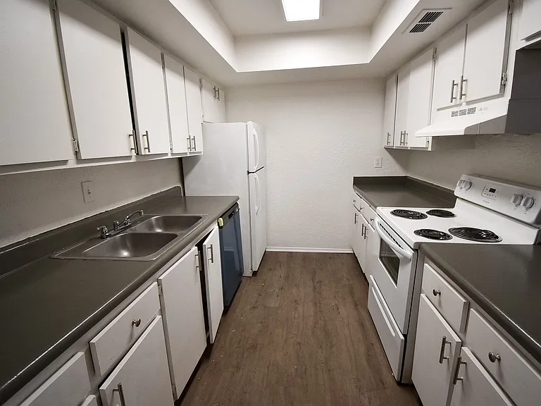Red Bay Apartment Complex — Photo 44