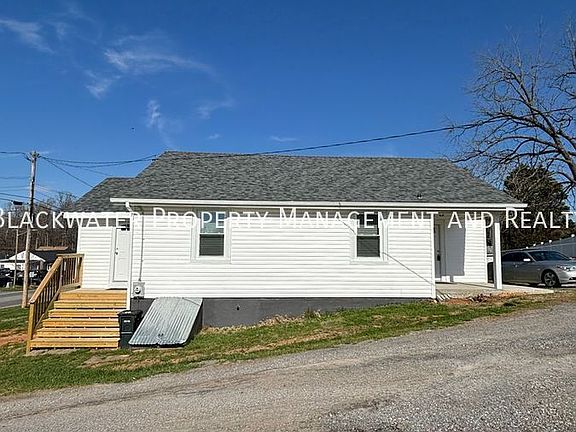 2nd image of 2023 Lakeside Dr