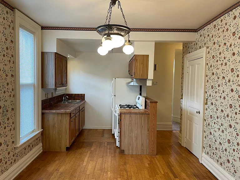 417 Crescent St NE #2 — Photo 5