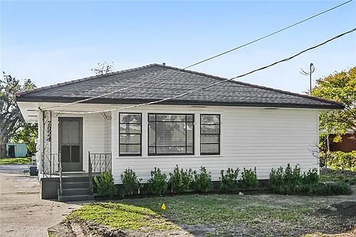 7924 Lincoln Beach Blvd Photo 1
