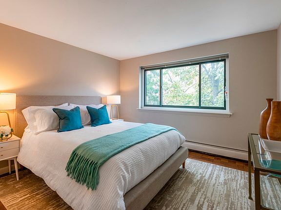 Bedroom Crimson Court