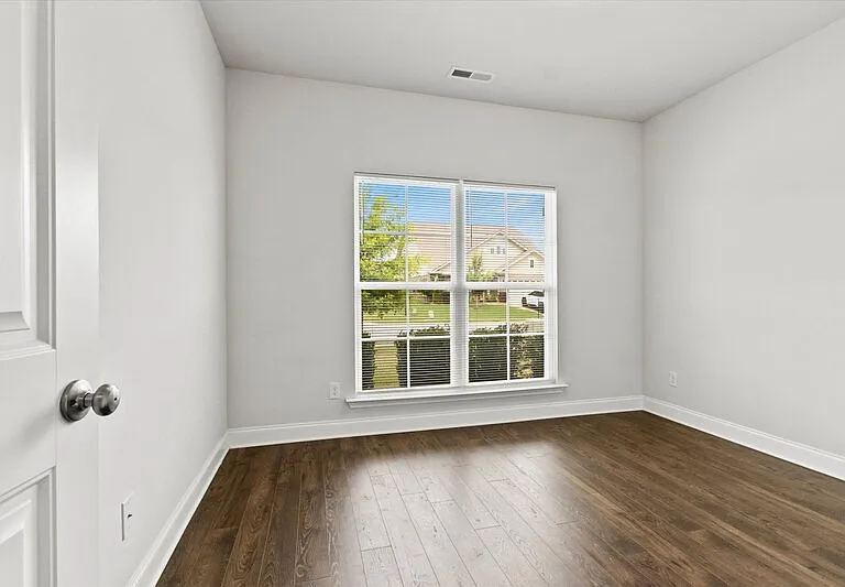 292 Abercorn Dr — Photo 33