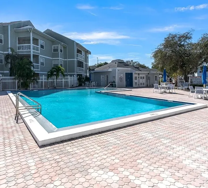2 bed, 1.5 bath, 780 sqft, $1,980 — Photo 2