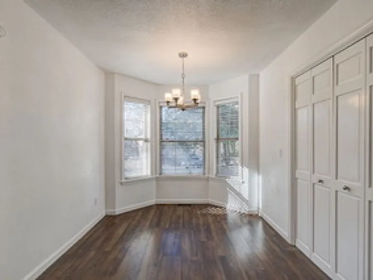 212 Running Deer Dr — Photo 8