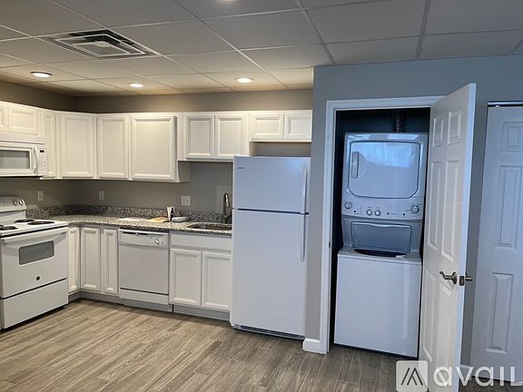 4th image of 5843 Harrison Ave #3