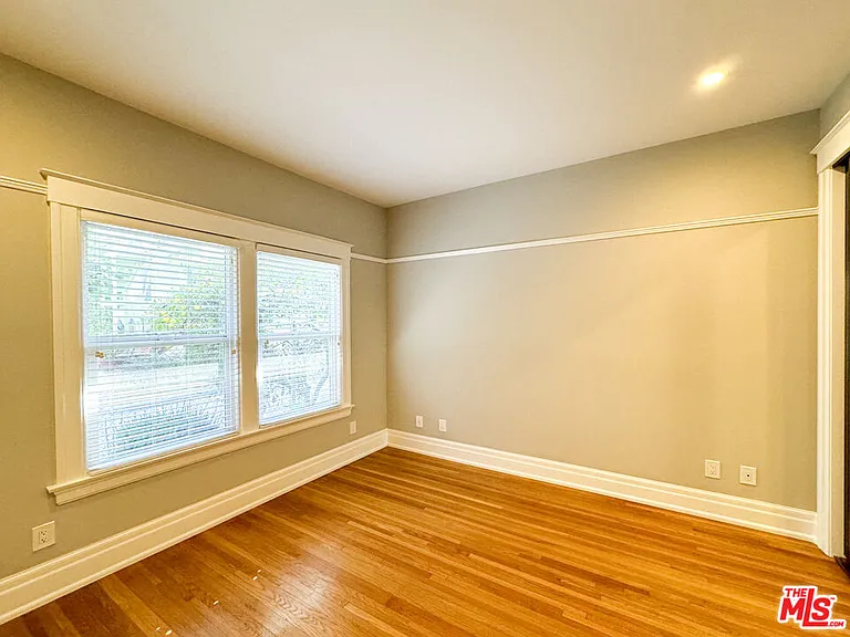 922 W Kensington Rd — Photo 23
