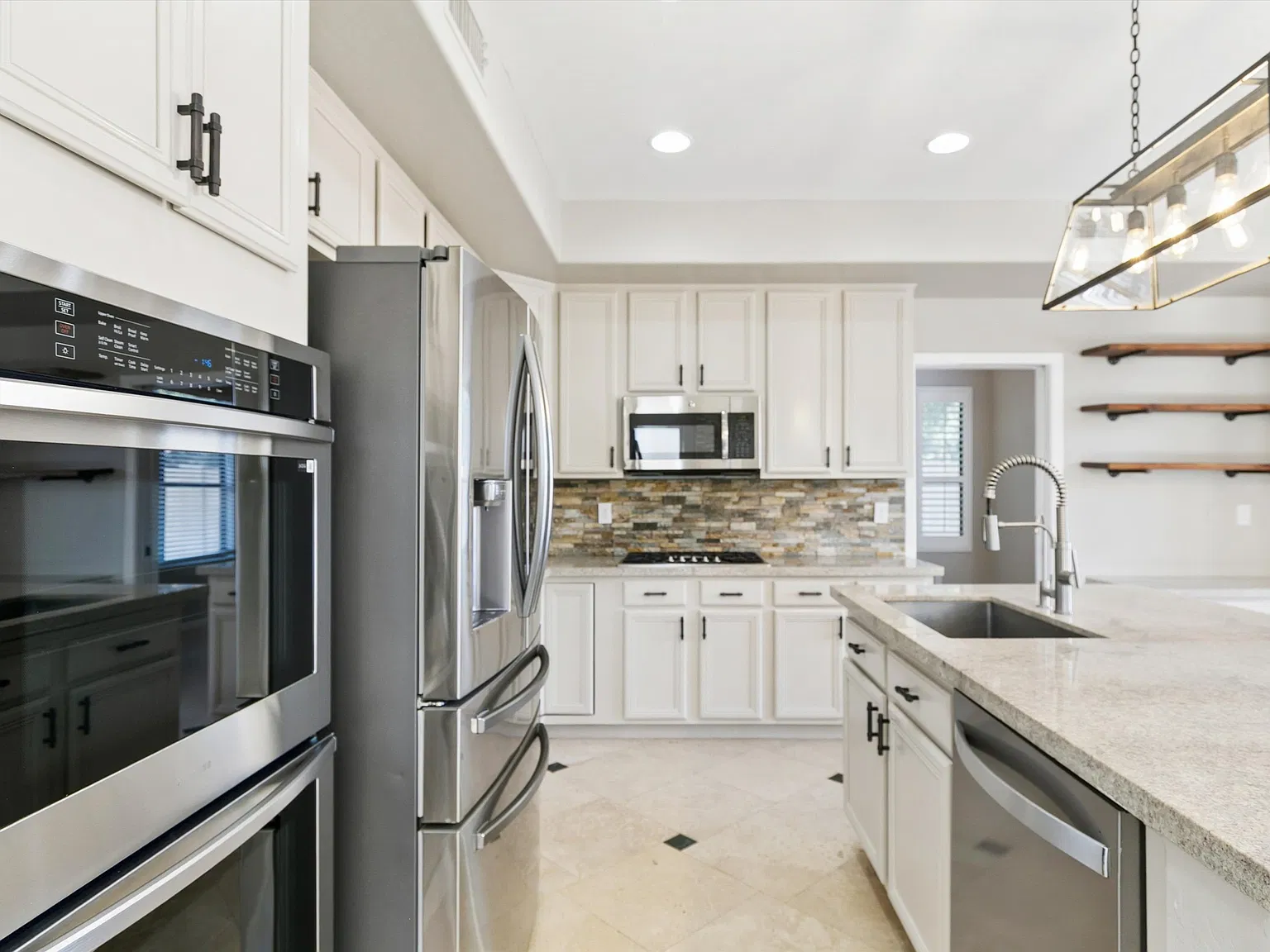 4 bed, 2984 sqft, $3,999 — Photo 3