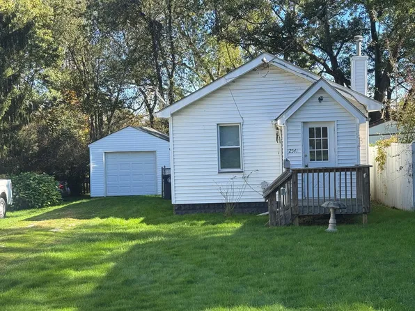 2541 Nesmith Lake Blvd, Akron, OH 44314