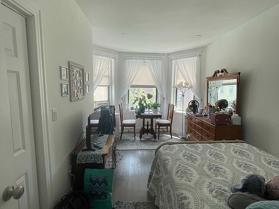 2nd image of 51 Queensberry St APT 10