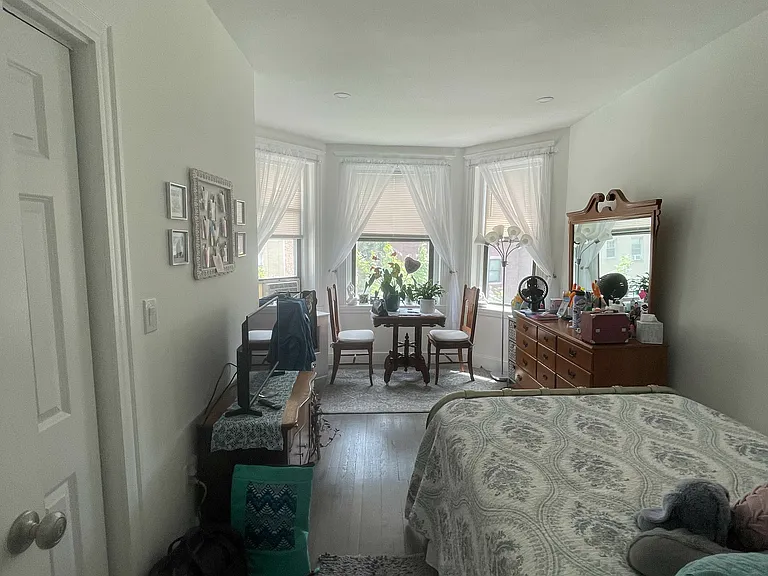 51 Queensberry St #10 — Photo 2