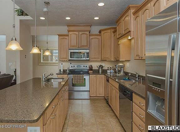 3rd image of 980 Shoreline Dr