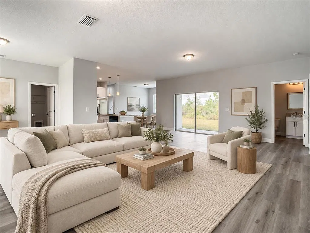 4 bed, 2.5 bath, 1903 sqft, $2,397 — Photo 4