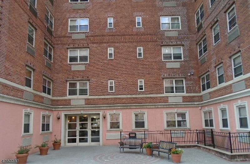 1st image of 70 South Munn Ave #B2