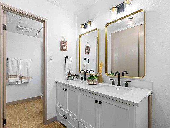 3rd image of 2281 S Vaughn Way Unit 201A