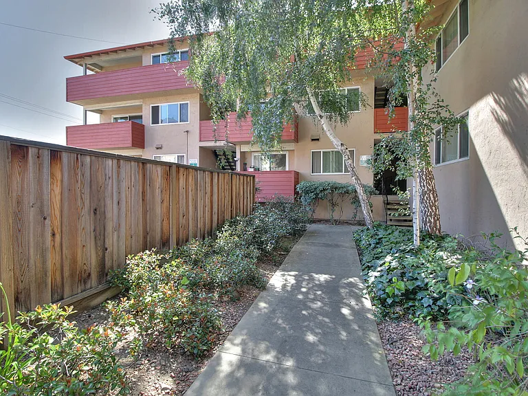 The Californian Apartments — Photo 15