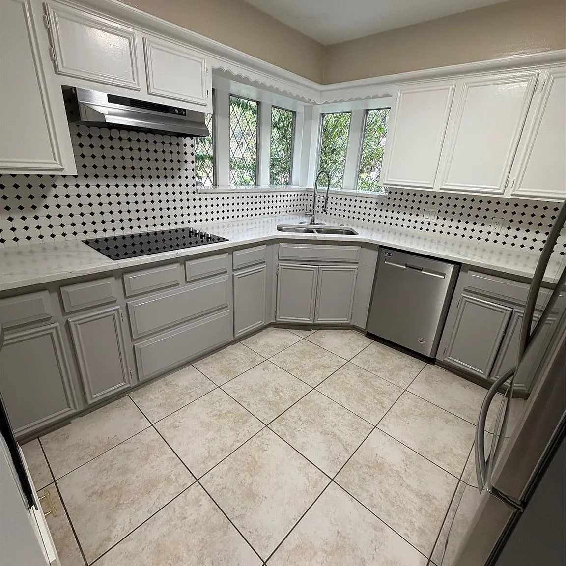 4 bed, 3.5 bath, 2743 sqft, $2,450 — Photo 3