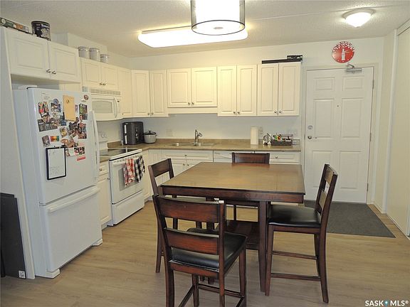 4th image of 701 Henry Street #201