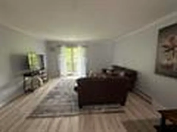 60 Brookside Dr, Brattleboro, VT 05301
