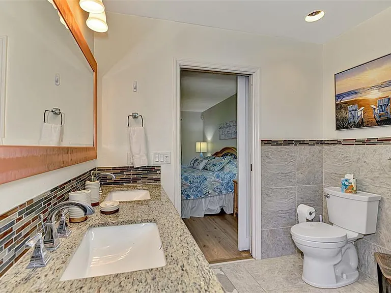 4946 Commonwealth Dr — Photo 36