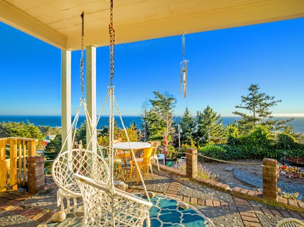 124 Shaker Rd, Whitethorn, CA 95589
