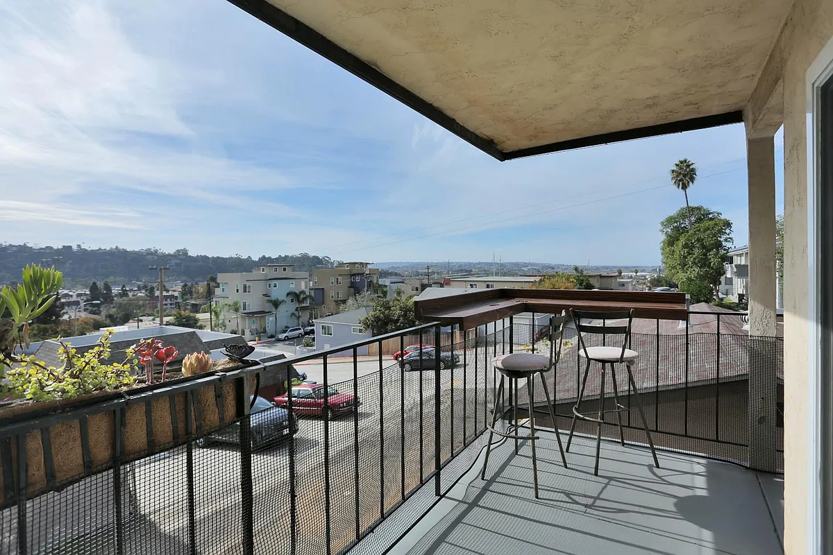 Unit Photo - 5915 Lauretta St #2