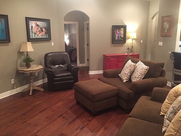 5th image of 723 Saint Martin's Ln