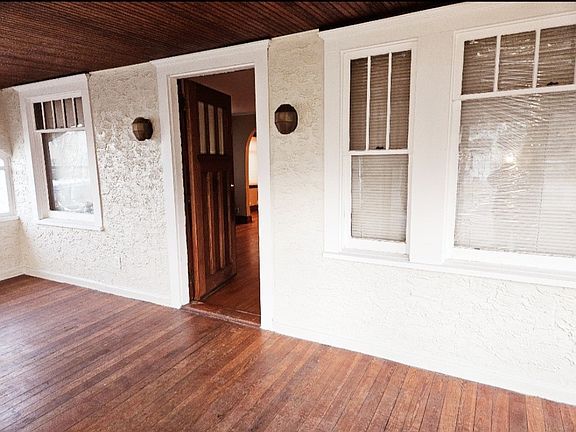 3rd image of 605 Main St