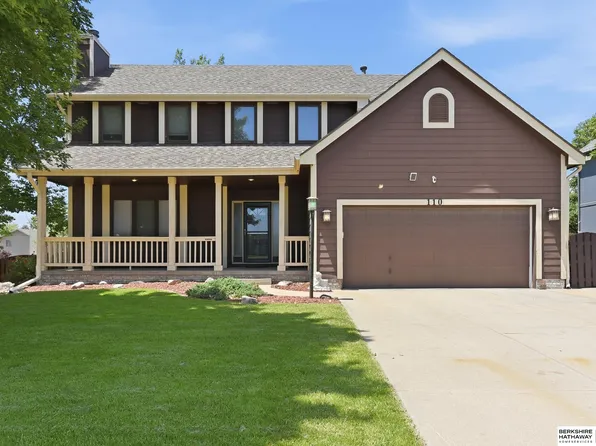 110 Fleetwood Dr, Papillion, NE 68133