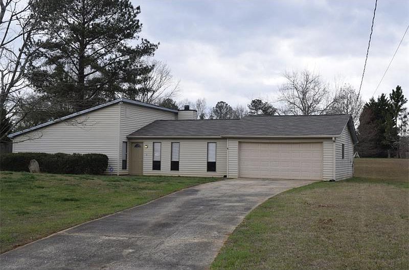 1st image of 402 Breezy Dr SW