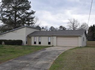 402 Breezy Dr SW, Marietta, GA 30064