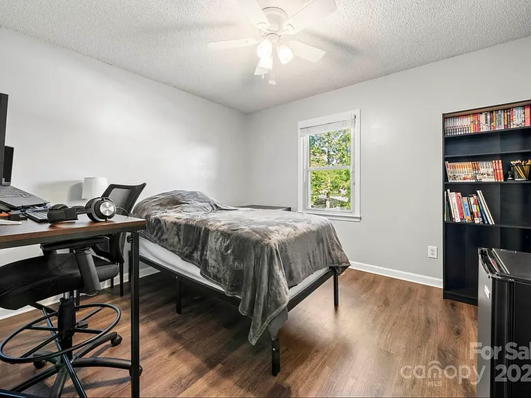 1428 Midlake Ave — Photo 22